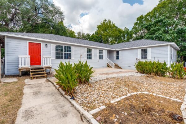 417 N Blanco St, Lockhart