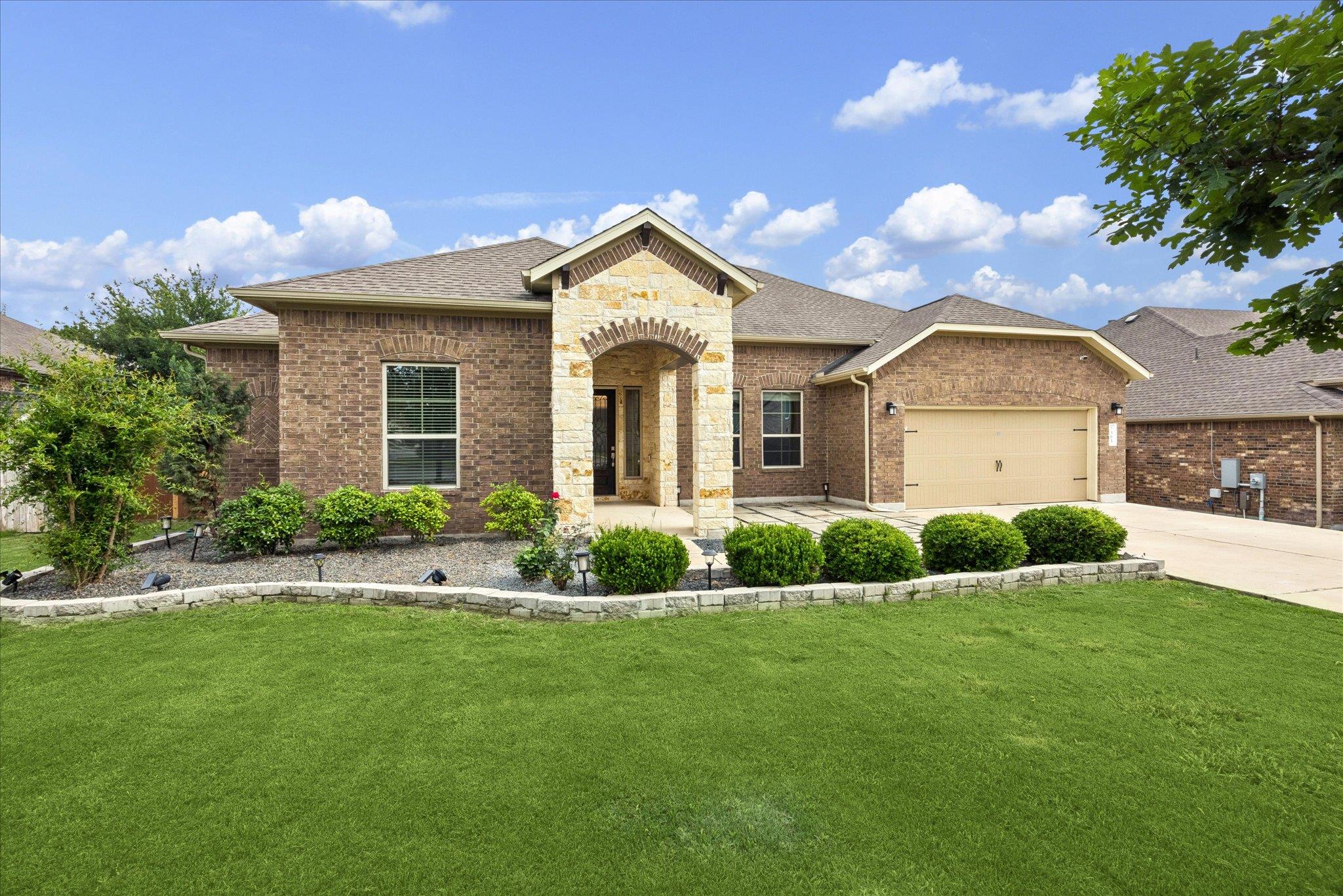 365 Arapaho Dr, Kyle, TX 78640