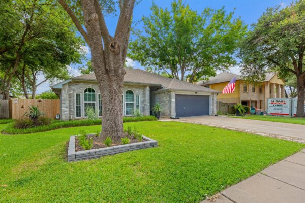 1221 Bell Rock Cir, Pflugerville