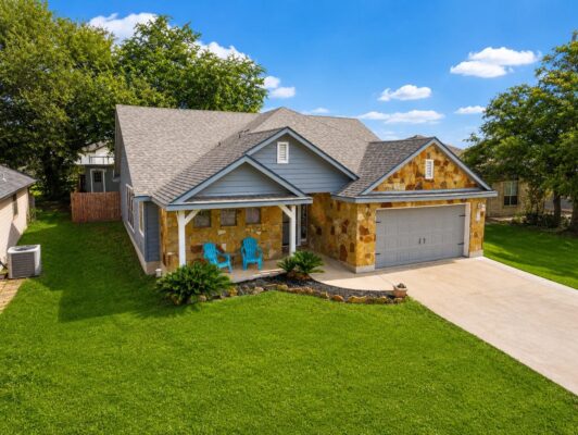 208 Cailin Ct, Burnet