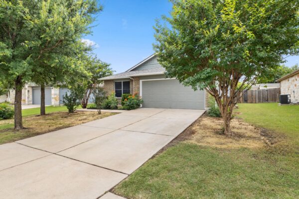 102 Esparza Ct, Hutto