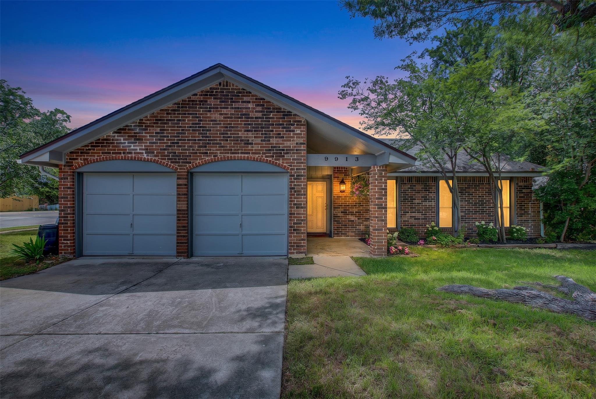9913 Oak Hollow Dr, Austin, TX 78758