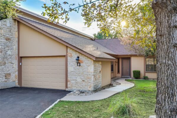 13 Oaks Pl, Lago Vista
