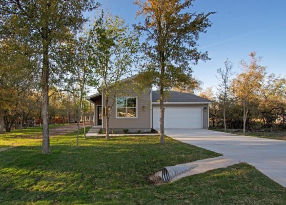 104 Kipapa Ct, Bastrop