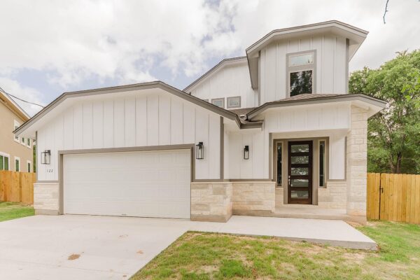 122 W Kikipua Ln, Bastrop