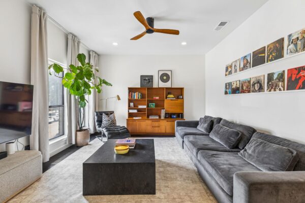 1404 Norwalk Ln #204, Austin