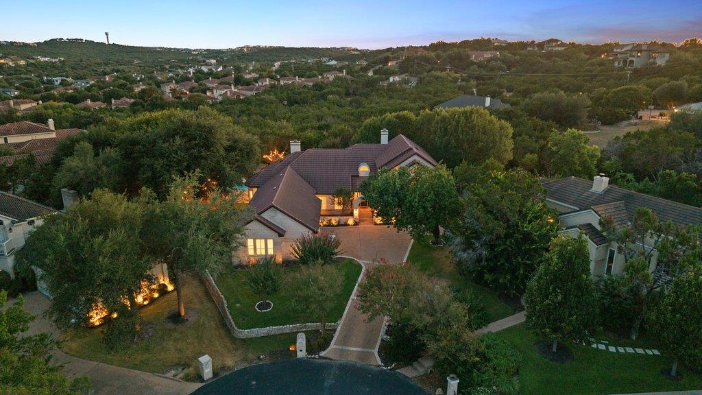 6 Candleleaf Ct, The Hills, TX 78738