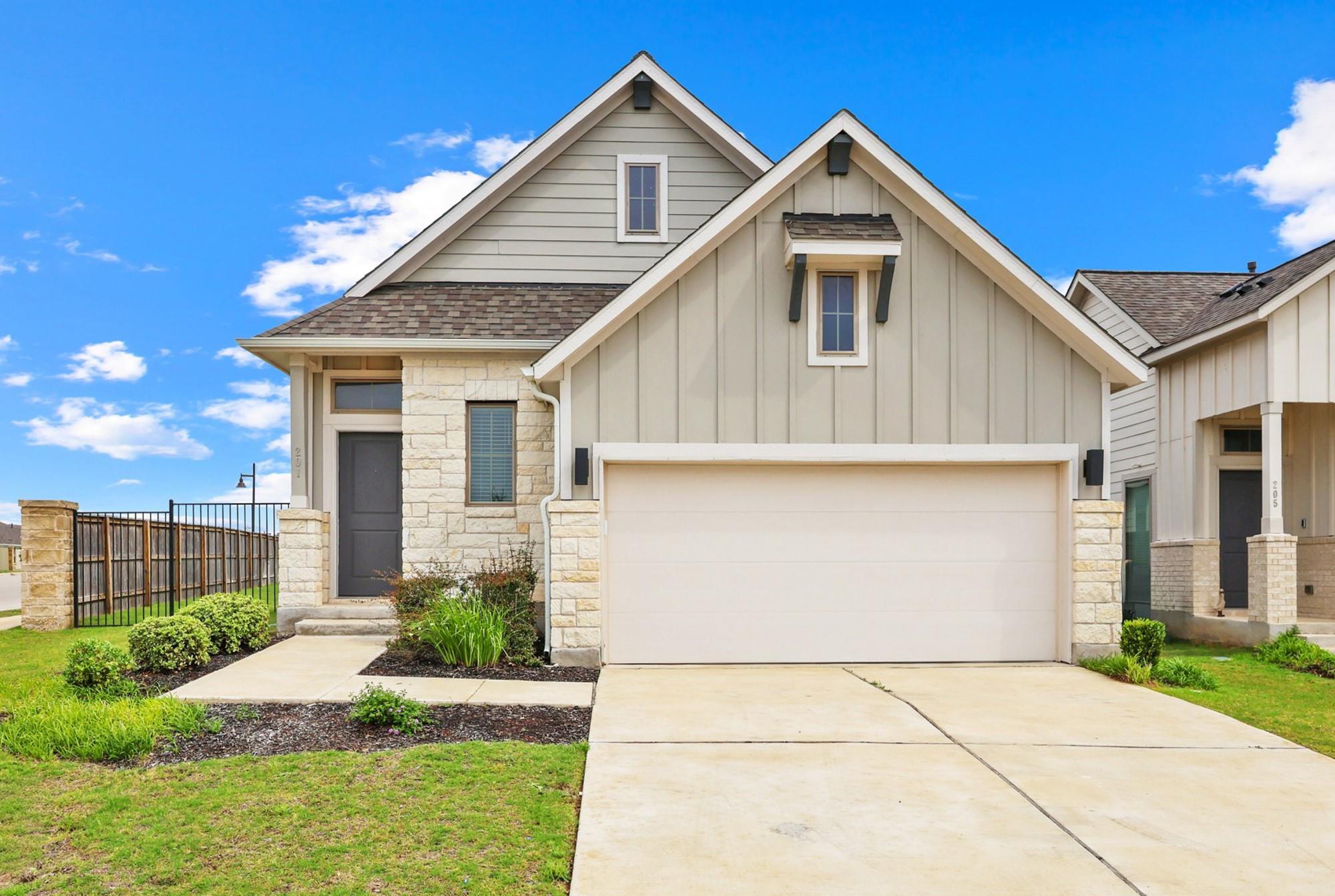 201 Banyon Dr, Liberty Hill, TX 78642
