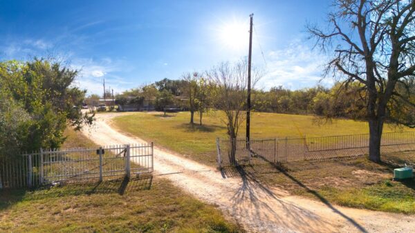 5035 Barth Rd, Lockhart