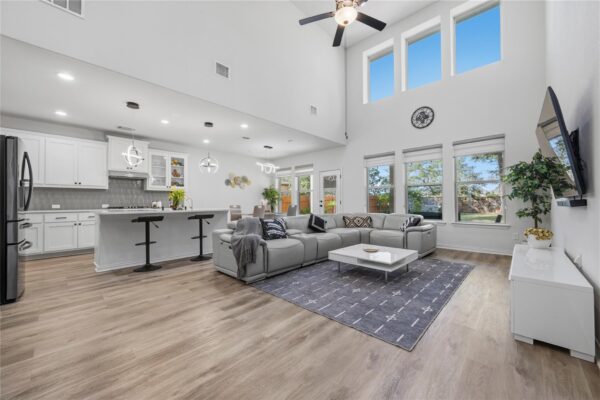 2328 Roaring River Trl, Leander