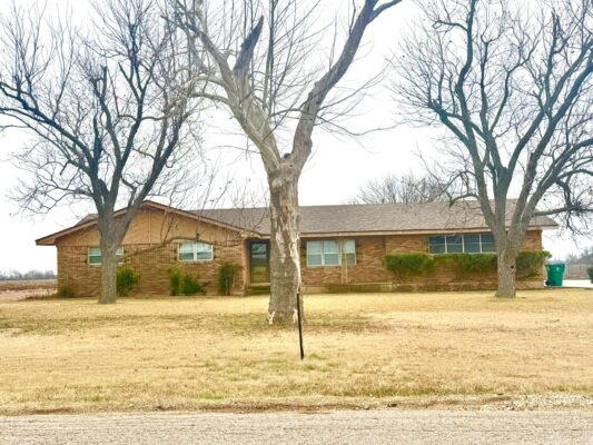 1204 E Lake Dr, Taylor
