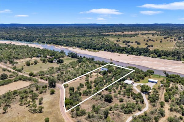 211 Riverside Dr W, Llano