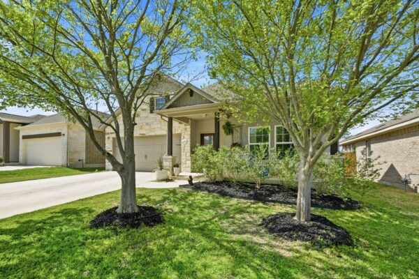 1001 Swan Flower St, Leander