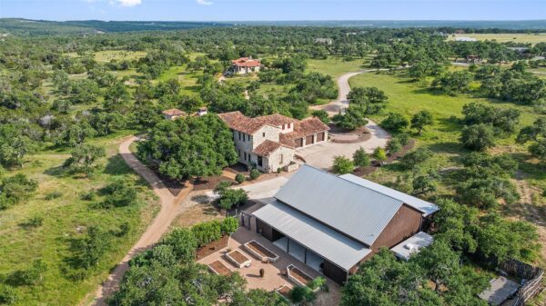 418 Cattle Trail Dr, Dripping Springs