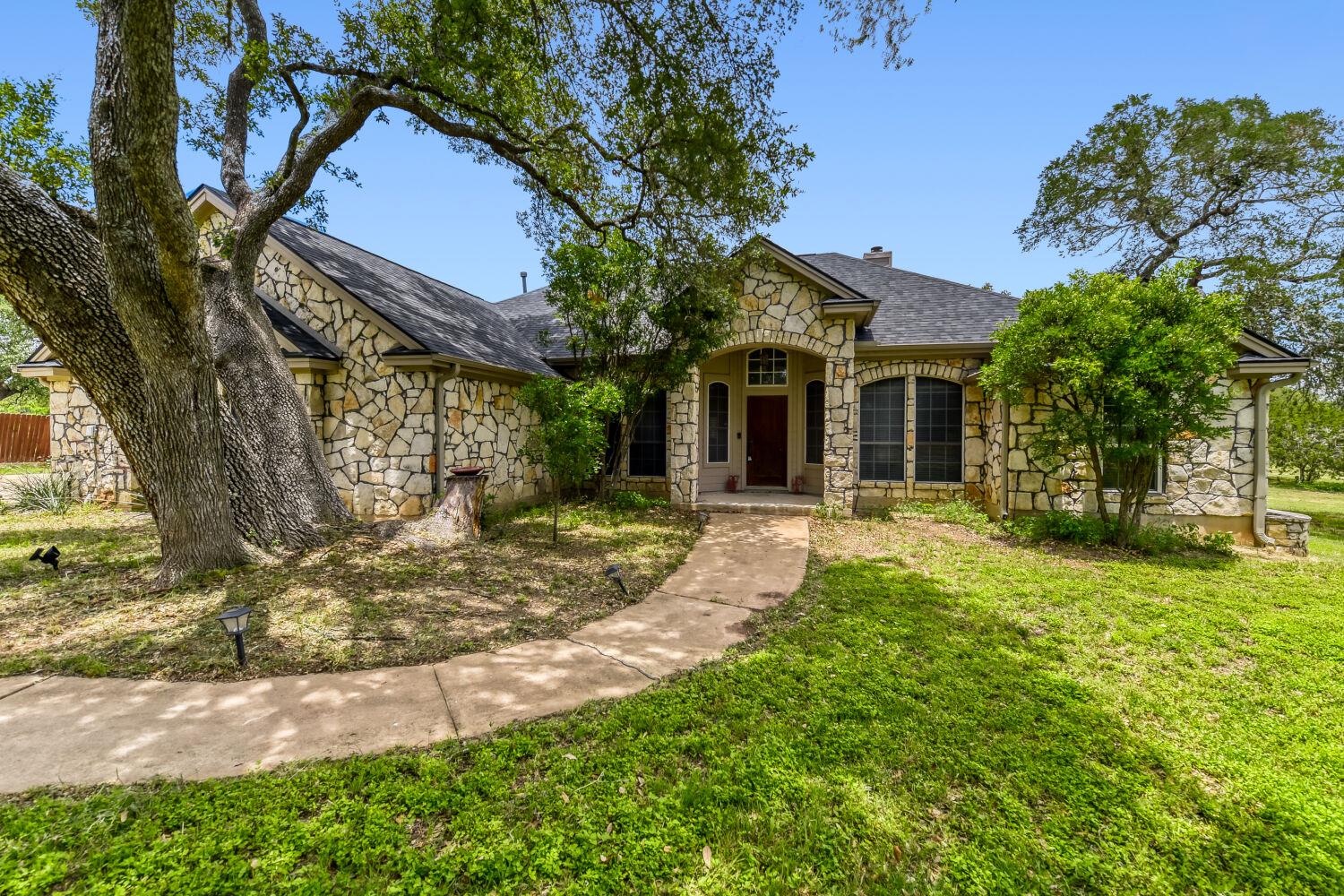 330 Humphrey Dr, Buda, TX 78610