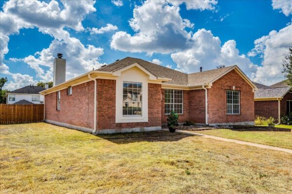1021 Black Locust Dr W, Pflugerville
