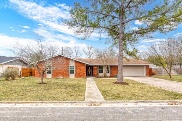 810 Vogel Dr, Lockhart
