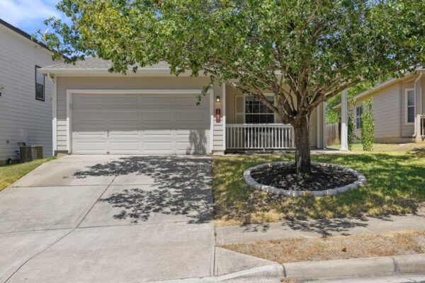 2002 Charlotte Estates Dr, Austin