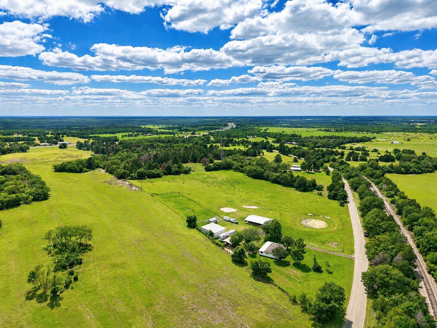 405 Old Highway 20 Hwy, McDade, TX 78650