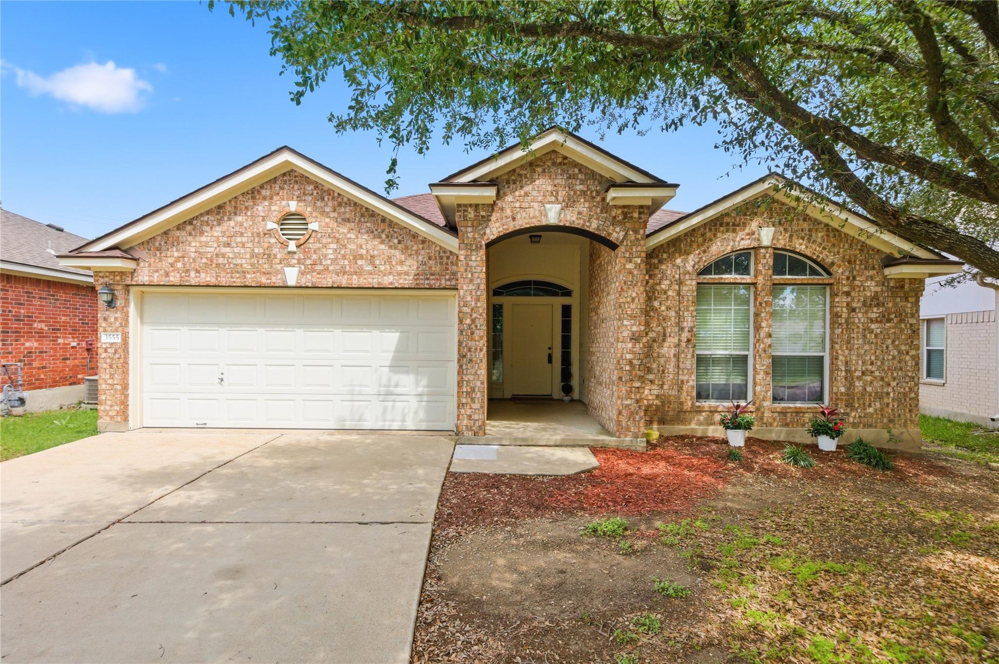 3555 Sandy Koufax Ln, Round Rock