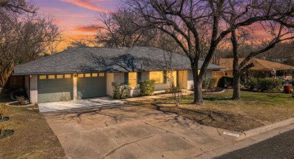 1704 Shelbourne Dr, Austin