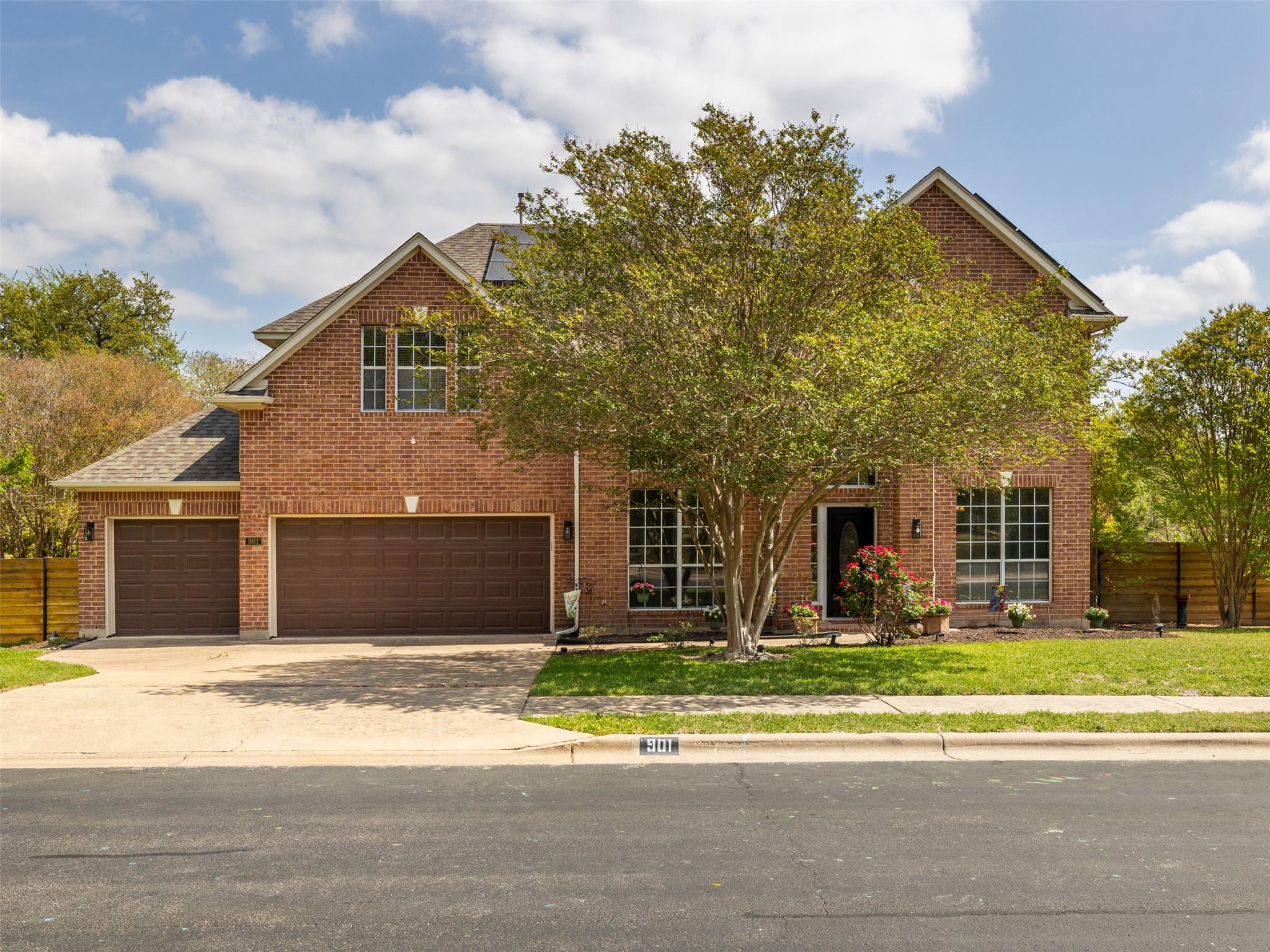 901 Golden Bear Cv, Round Rock