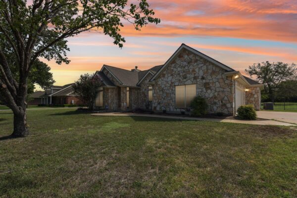 100 Grove Ln, Buda