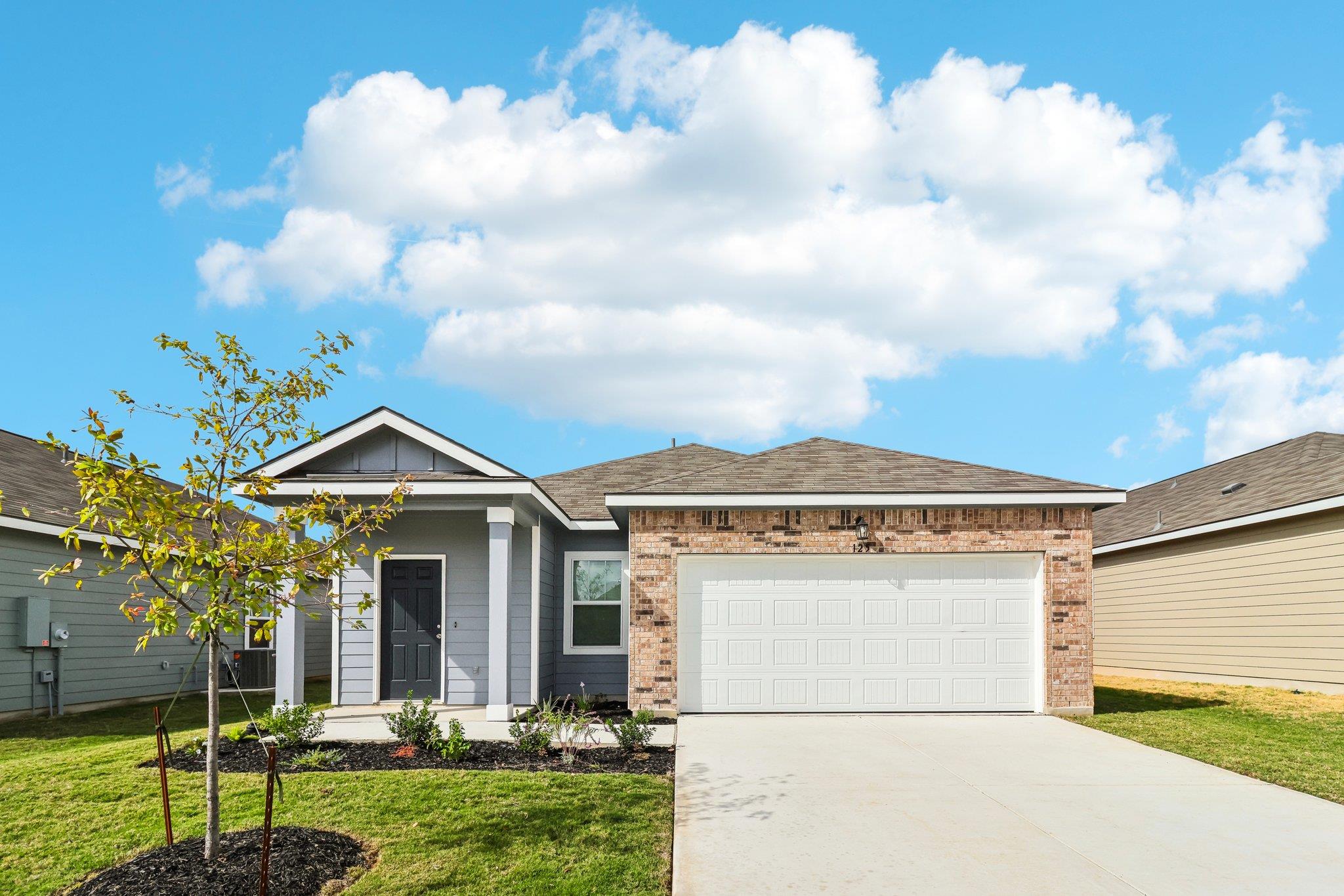 302 Sunlight Lake Blvd, Hutto, TX 78634