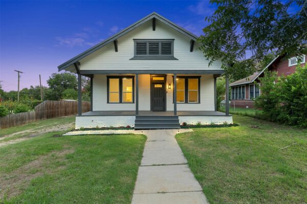 707 W 7th St, Taylor