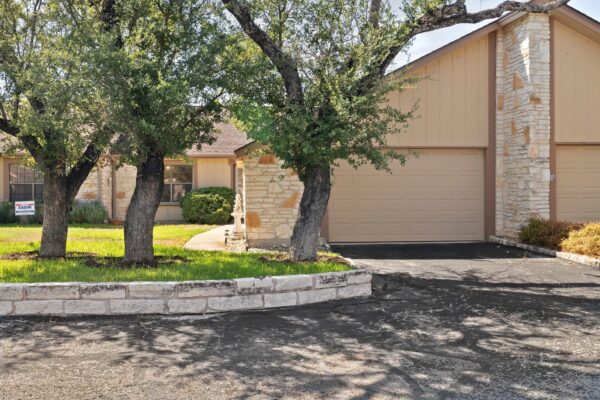 28 Oaks Pl, Lago Vista