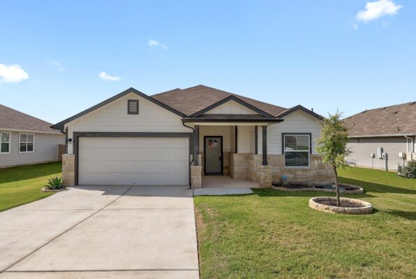 413 Hunter Loop, Bertram