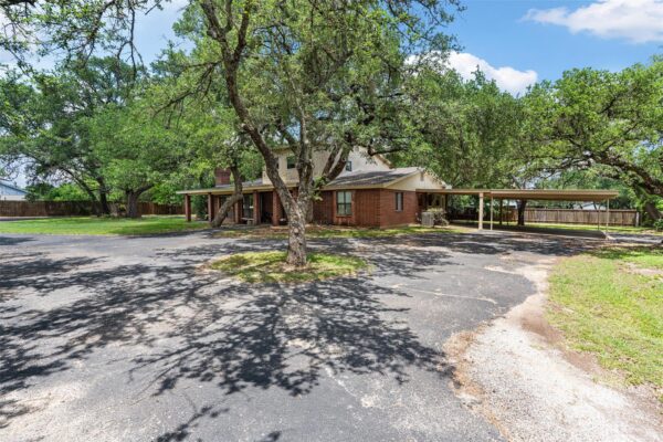 455 Robins Ln, Bertram