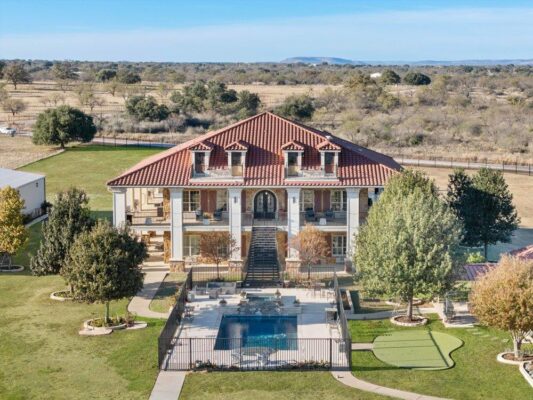 1694 County Road 102 None, Llano