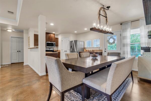 110 N Tanner Ct, Burnet