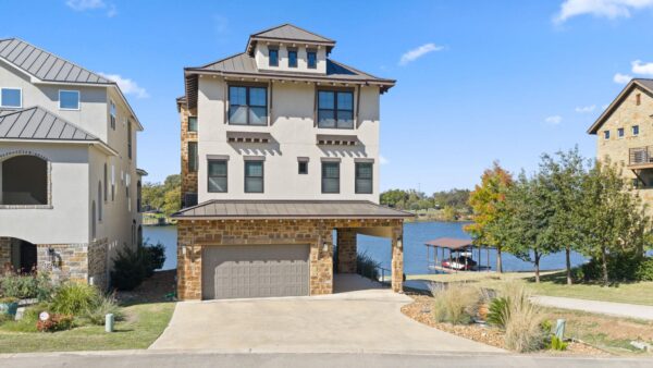 624 Waterside Dr, Marble Falls