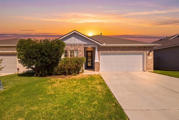 208 Winding Hollow Ln, Georgetown