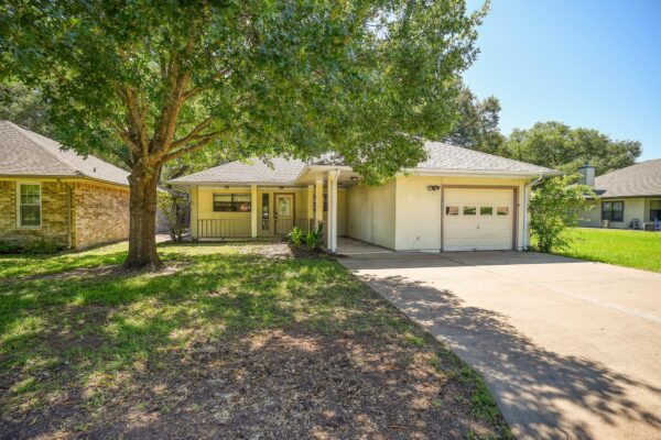 504 Leah Ln, Smithville