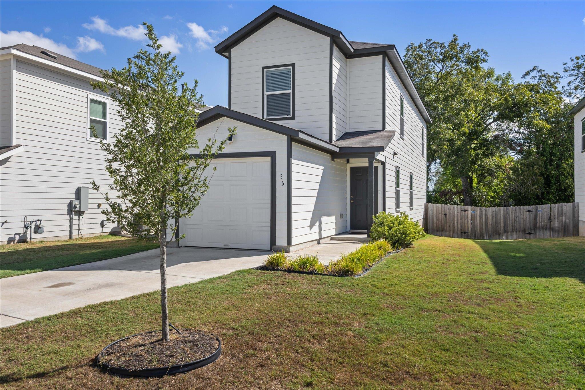 36 Trinity Cir, Lockhart, TX 78644