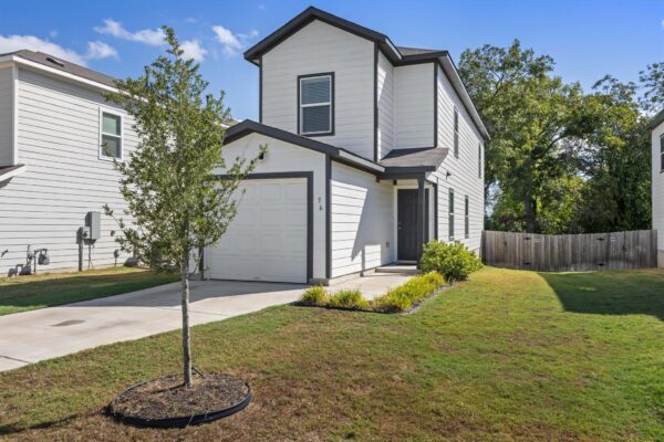 36 Trinity Cir, Lockhart
