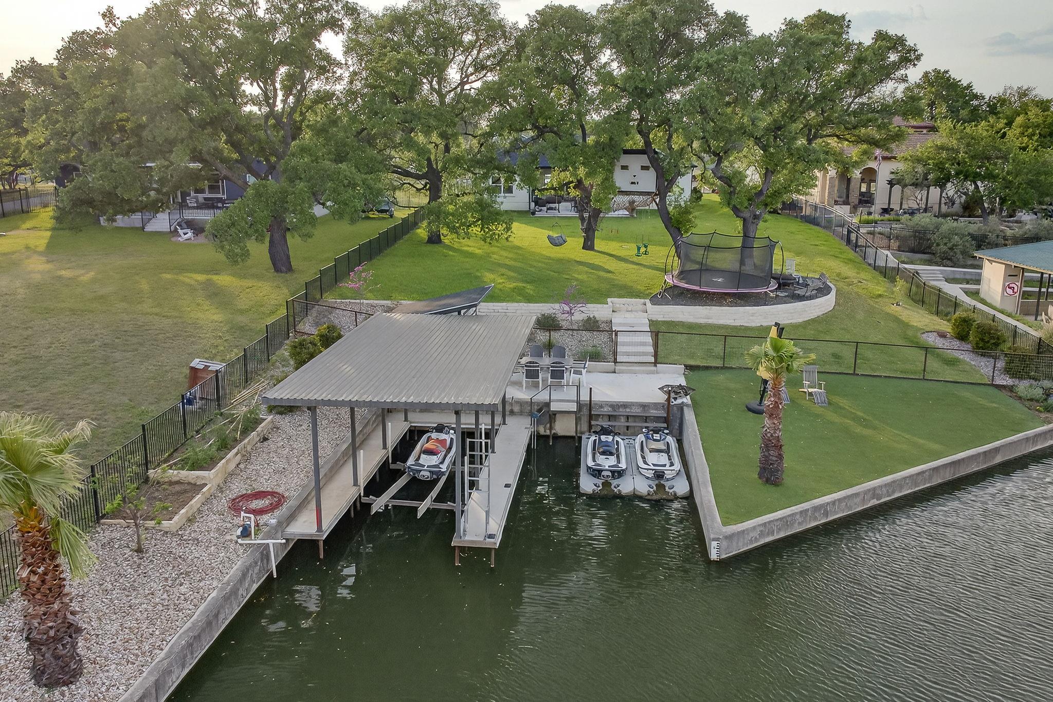 909 Belaire Dr, Granite Shoals, TX 78654