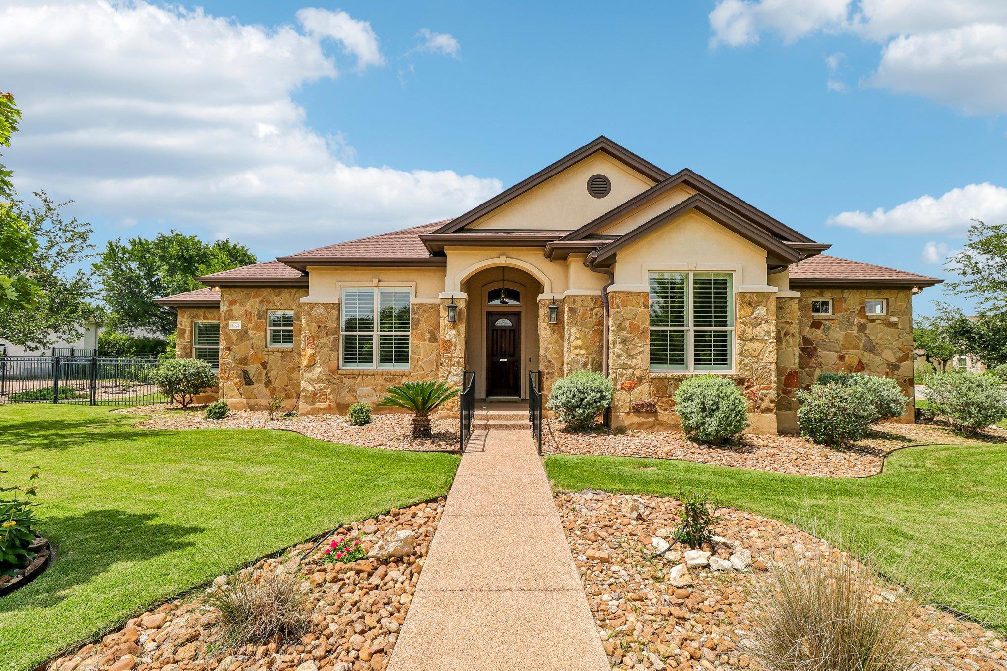 1302 Big Dr, Georgetown, TX 78628
