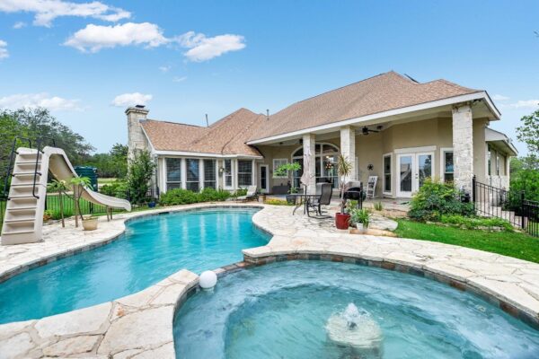 300 Valley Oak Dr, Dripping Springs
