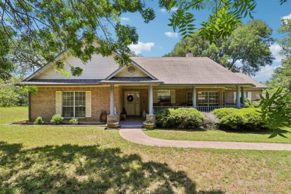 241 Laura Ln, Bastrop