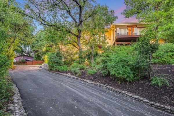 19 Sugar Shack Dr, West Lake Hills