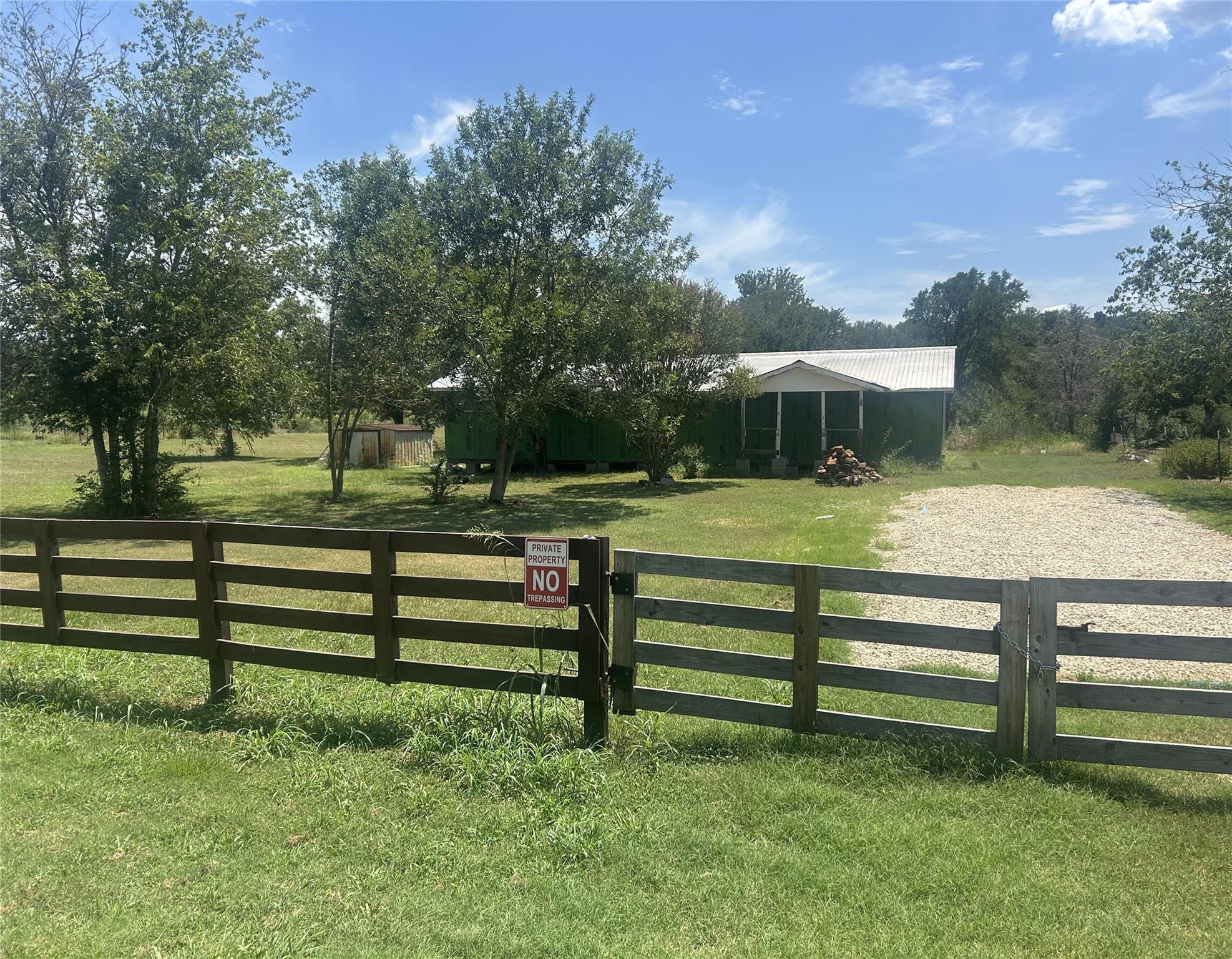 2175 Old Highway 20 Hwy, McDade, TX 78650