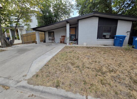 703 Rosewood St, Lockhart