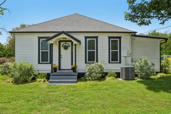 406 Live Oak St, Smithville