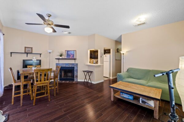 915 W 22nd 1/2 St #202, Austin