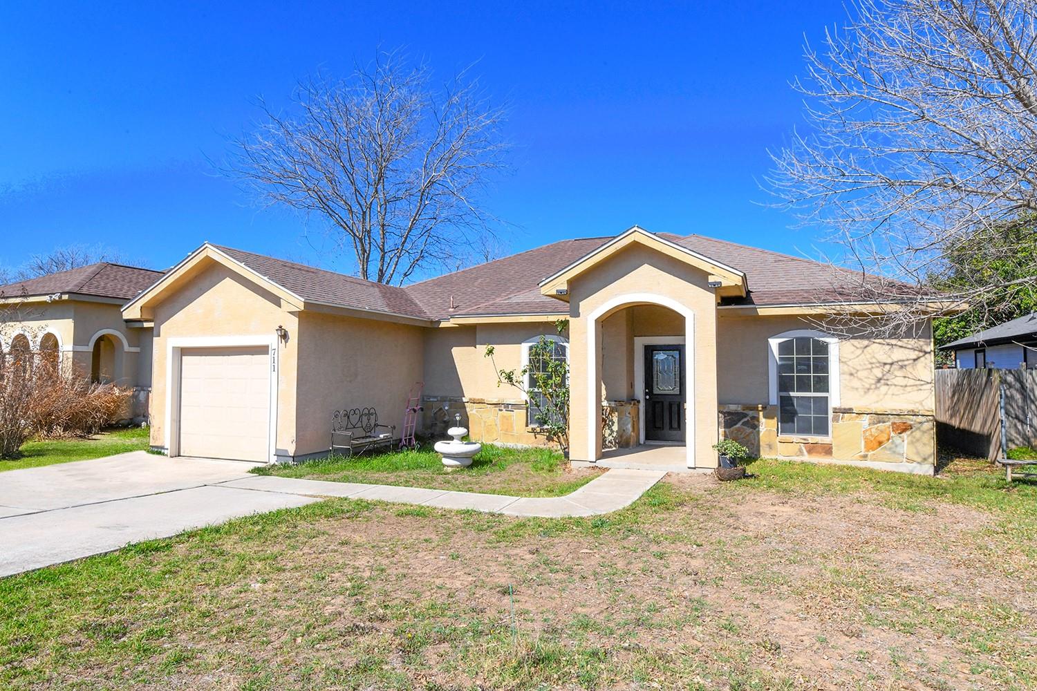 711 Sturgeon Dr, San Marcos, TX 78666