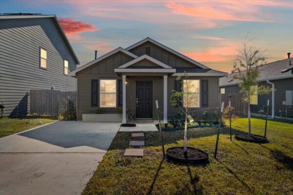13617 Knights Branch Dr, Elgin